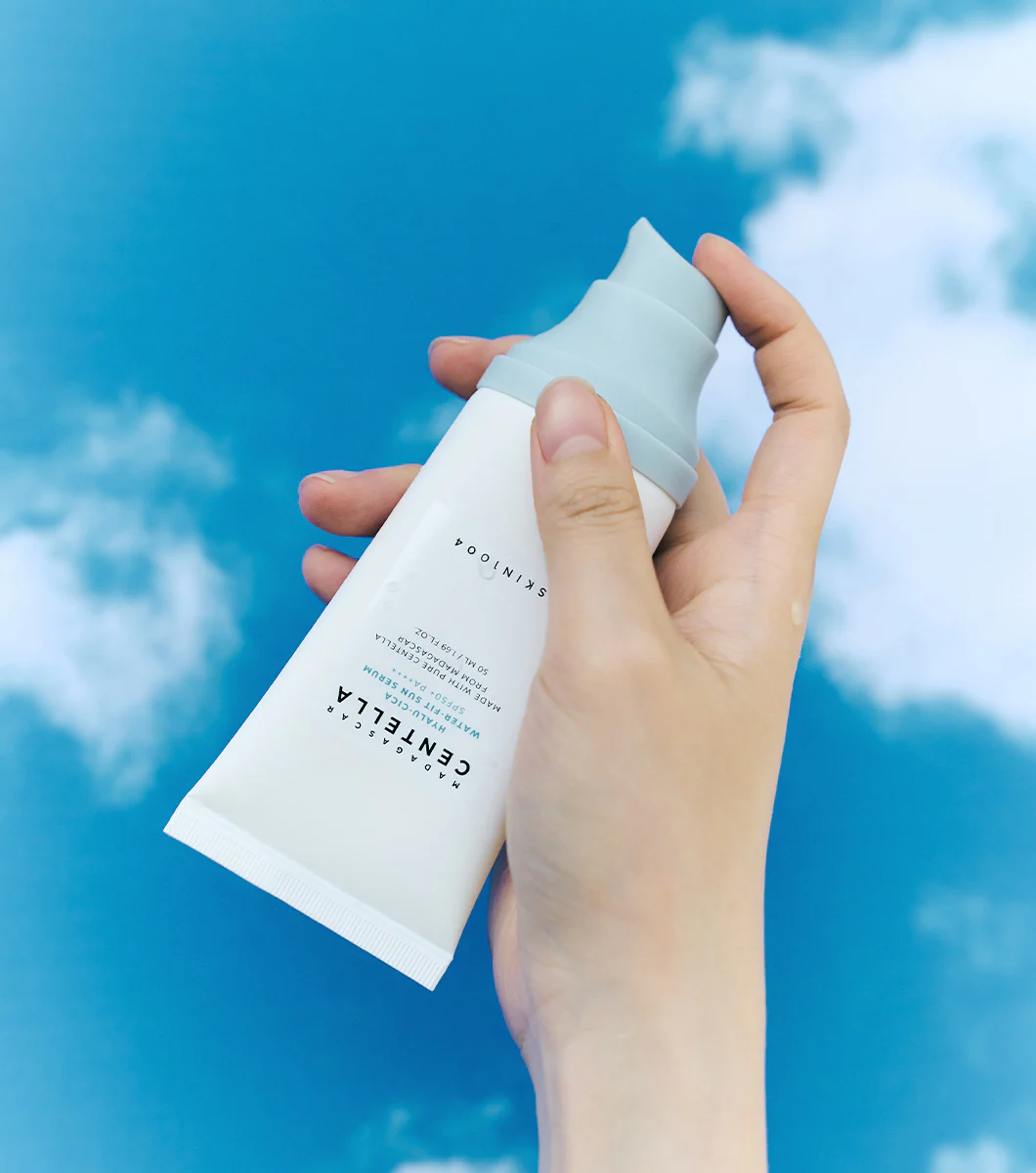 SKIN1004 Madagascar Centella Hyalu-Cica Water-Fit Sun Serum 50ml | Protector solar tipo serum - Image 3